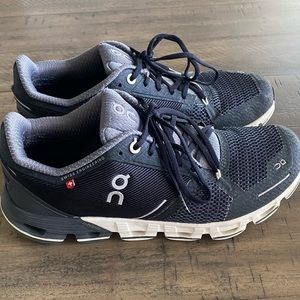 Women’s On Cloud Flyer size 8